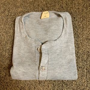 grey women’s long-sleeve shirt
